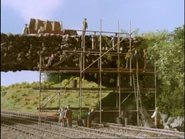 BusyGoingBackwards90.png (2.42 מ"ב) משאית דייסון בגשר האבן הישן