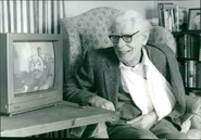 Rev.W.AwdryWatchingPercyTakesthePlunge.jpg (67 KB) Awdry watching Percy Takes the Plunge