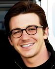 Tucker Holmes (Drake Bell)