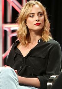 Nora Arnezeder 6