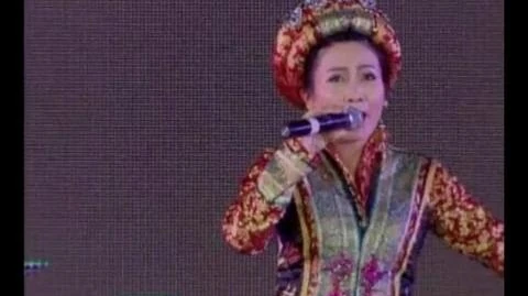 Festival_Huế_2010_Hát_múa_-_Chầu_Văn_Huế_(Tình_Đất_Phương_Nam)_-_Vân_Khánh_-_Nghệ_sĩ_Linh_Nga_...