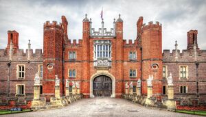 Hampton-Court-with-the-Kings-Beasts.jpg