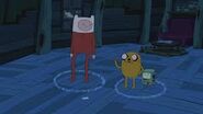 Finn,Jake e BMO se protegendo da mosca fantasma.