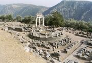 Delphi, Tholos (6220581621)-1-