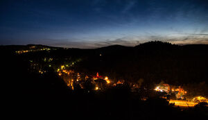 1024px-Karpacz nocą.jpg