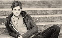 Biography (Biografia) - Nathaniel Buzolic Fansite