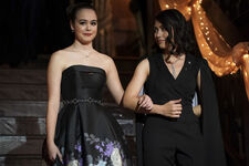 1x14 Let's Just Finish the Dance-Josie-Penelope 2