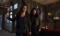 Lost Girl 1x02 001