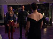 Supergirl 3x12 013