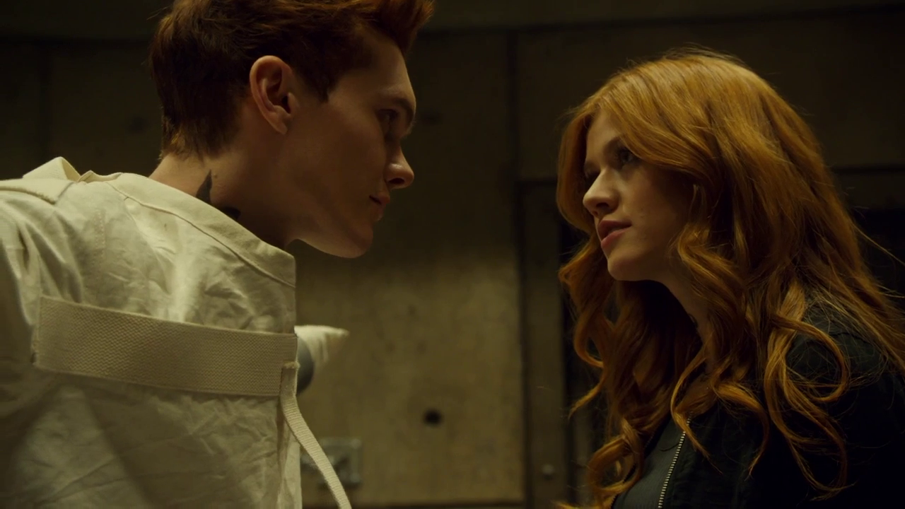 Clary is on a Mission to Rescue Simon on Tonight's 'Shadowhunters': Photo  919693, Shadowhunters, Television Pictures