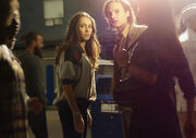 FTWD-season-1-gallery-alicia-carey-frank-dillane-935-1