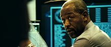 Lennie James como Agente Especial James Ross em Colombiana