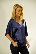 Laurie-laurie-holden-26277803-466-700