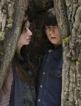 The-walking-dead-episode-515-carl-riggs-enid-nacon-500