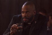 Colman Domingo como Frank Lawrence em Lucifer.