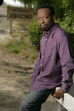 Lennie James como Robert Hawkins em Jericho