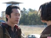 Walking-Dead-Steven-Yeun-Lauren-Cohan-copy-580x435