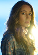 Fear-the-walking-dead-season-2-gallery-alicia-carey