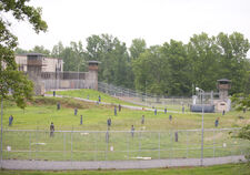 TWD-301-prison-yard