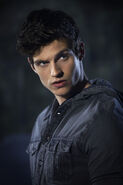 Daniel Sharman como Isaac Lahey em Teen Wolf.