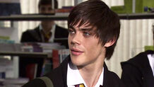 Tom Payne como Brett Aspinall em Waterloo Road