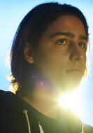 Fear-the-walking-dead-season-2-gallery-christopher-henrie