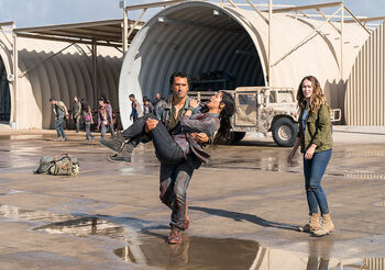 Fear-the-walking-dead-episode-301-travis-curtis-3-935