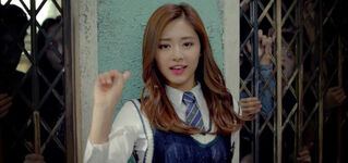 Tzuyu Like Ooh-Ahh MV 4