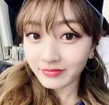 Jihyo wearing a cap