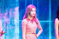 Sana Fancy BTS 190517 1