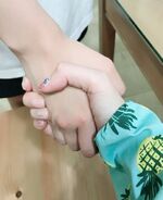 2yeon Hands Insta Update