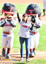 LG Baseball Game Jeongyeon 3