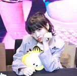 Momo Fancy Fansign 190626 3