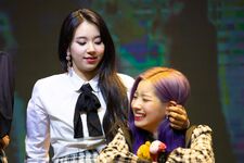 Yes Or Yes Yeouido Fansign DubChaeng 2