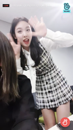 VLive 181125 2Yeon 9