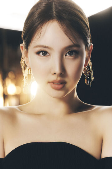 Nayeon - Age, Bio, Birthday, Family, Net Worth