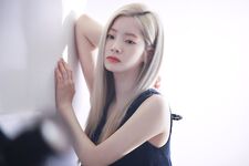 Dahyun Beauty+ BTS 200129 13