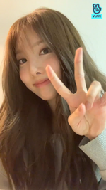 Nayeon Vlive 211011 1