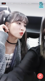 VLive 181125 JeongMo 16