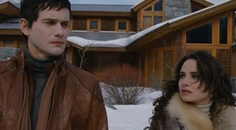 Carmen et Eleazar rencontrent Renesmée pour la première fois