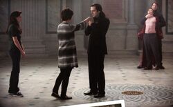 Aro reading Alice's mind.