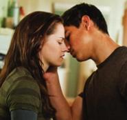 185px-Jacob-and-bella-kiss-twilight-series-8504354-600-563