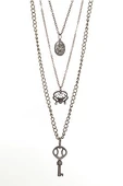 Alice's necklace in Breaking Dawn