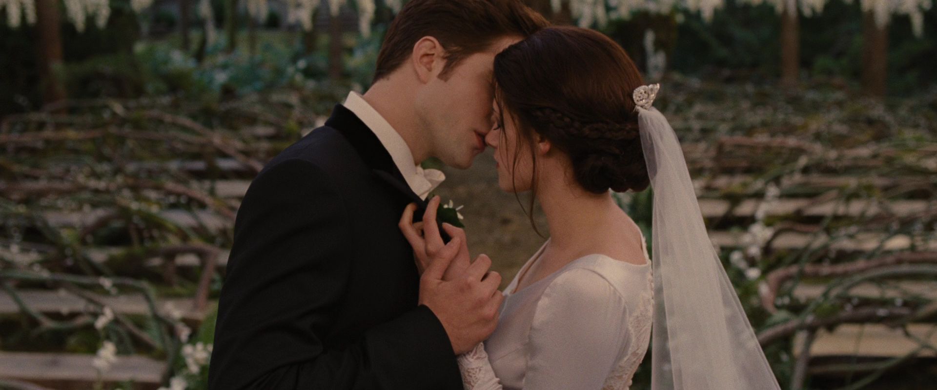 twilight breaking dawn part 2 bella and edward kissing