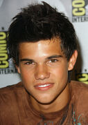 Taylor lautner comic con 08 7