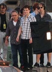 Filming-a-scene-on-the-pier-07-11-10-robert-pattinson-and-kristen-stewart-16862911-508-703