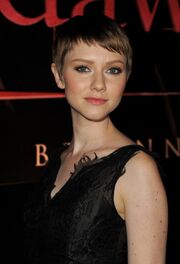 Breaking-dawn-cast-red-carpet-Actress Valorie Curry