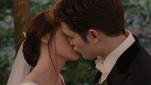 Bella and Edward wedding kiss