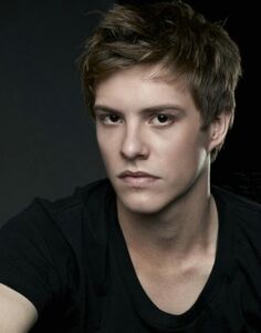 Xavier Samuel 6