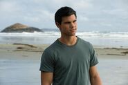 Jacob-black-new-moon-la-push-still